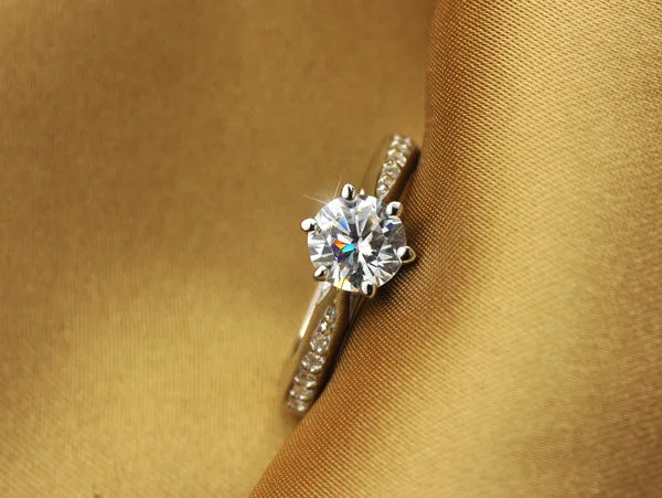 Luxury 925 Sterling Silver Ring for Women – 7ct Diamond Imitation