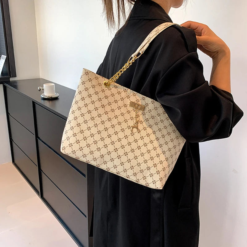 Soft Leather Large Capacity Tote Bag – Women's Shoulder Bag with Tassel